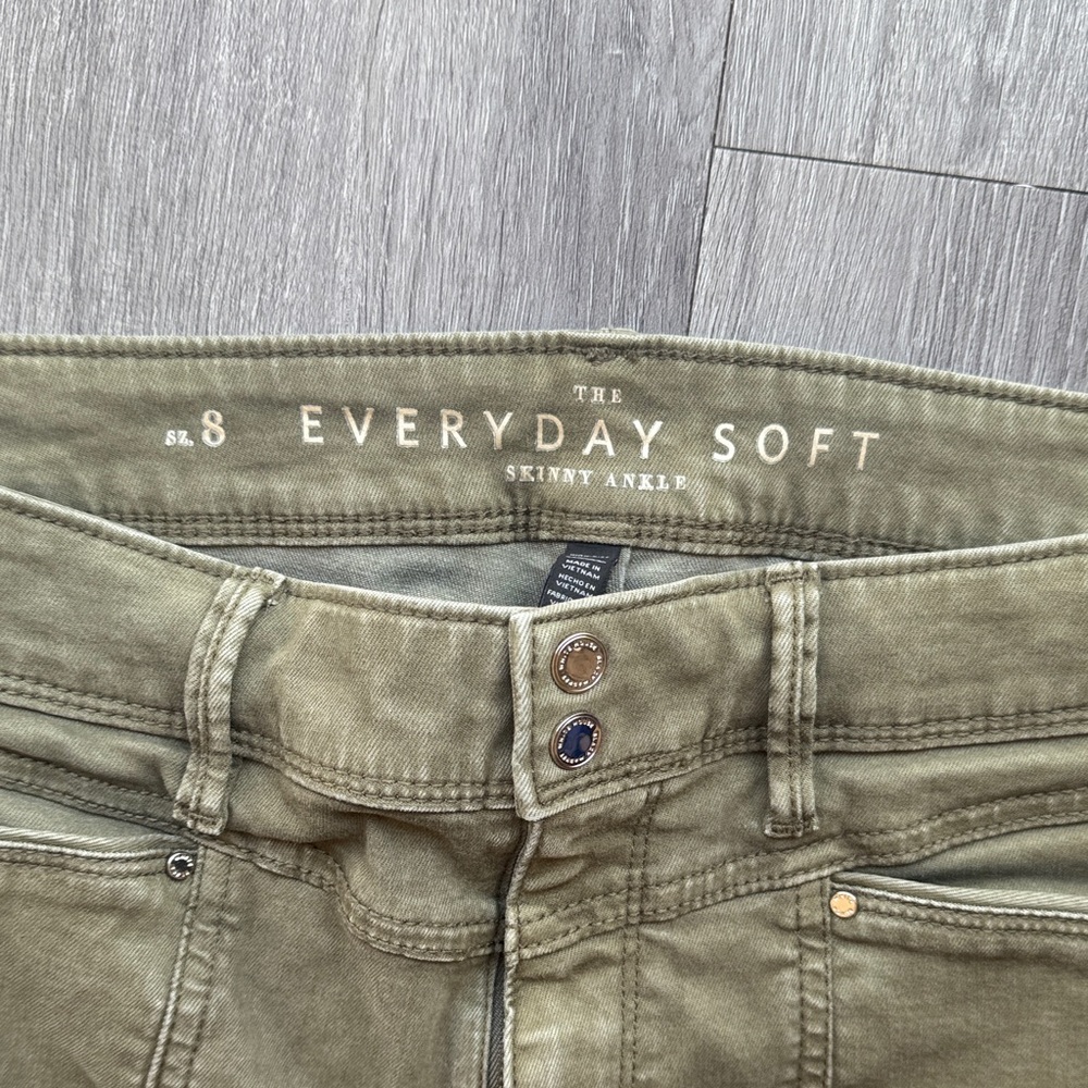 White House Black Market “Everyday Soft” Skinny Ankle Jeans – Size 8 - Picture 2 of 7